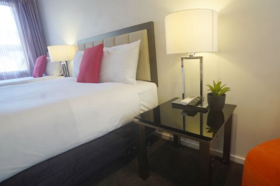 Executive Twin Studio queen-size bed